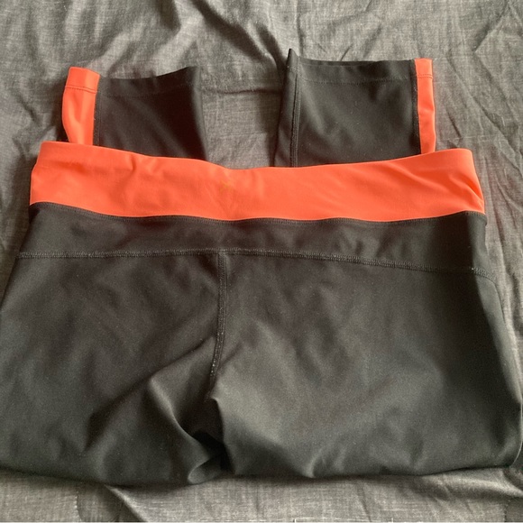 Xersion Women’s Fitted Capri Leggings Size Large - Picture 2 of 7